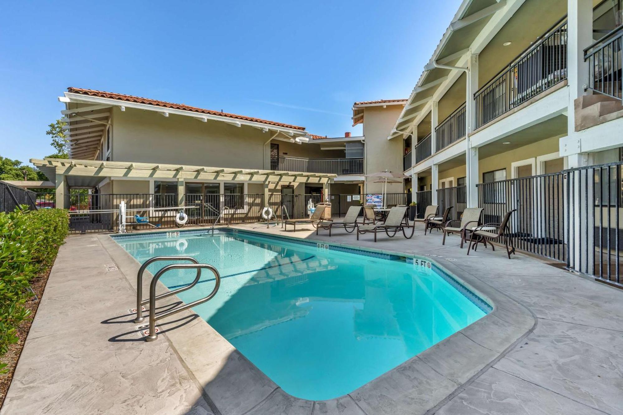 Best Western Plus Inn Scotts Valley Exterior photo