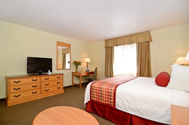 Best Western Plus Inn Scotts Valley Room photo